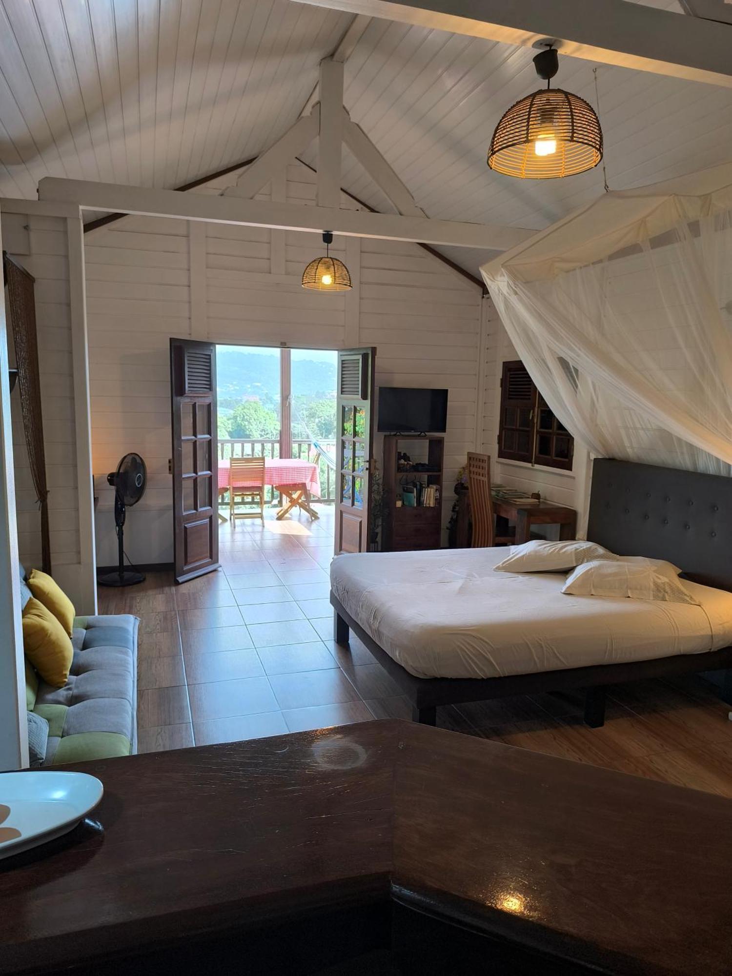 Studio Brazilia Bois Et Nature, Terrasse Avec Vue Sur Les Pitons Le Robert Exterior photo