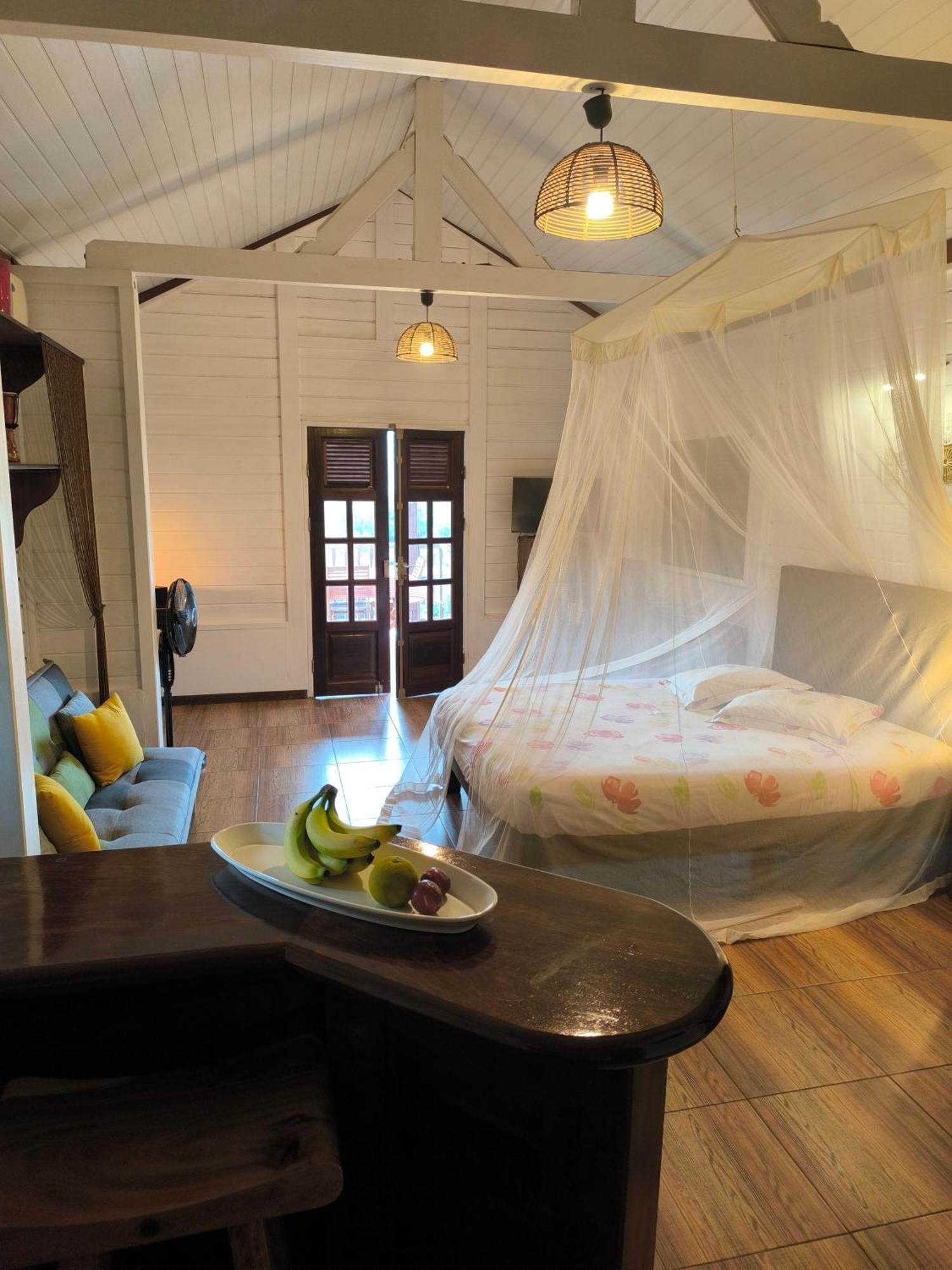 Studio Brazilia Bois Et Nature, Terrasse Avec Vue Sur Les Pitons Le Robert Exterior photo